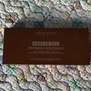Danessa Myricks Beauty Groundwork Defining Neutrals Eyeshadow Palette - Brown